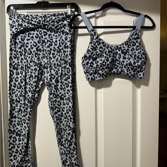 AERIE workout set - Picture 3 of 5